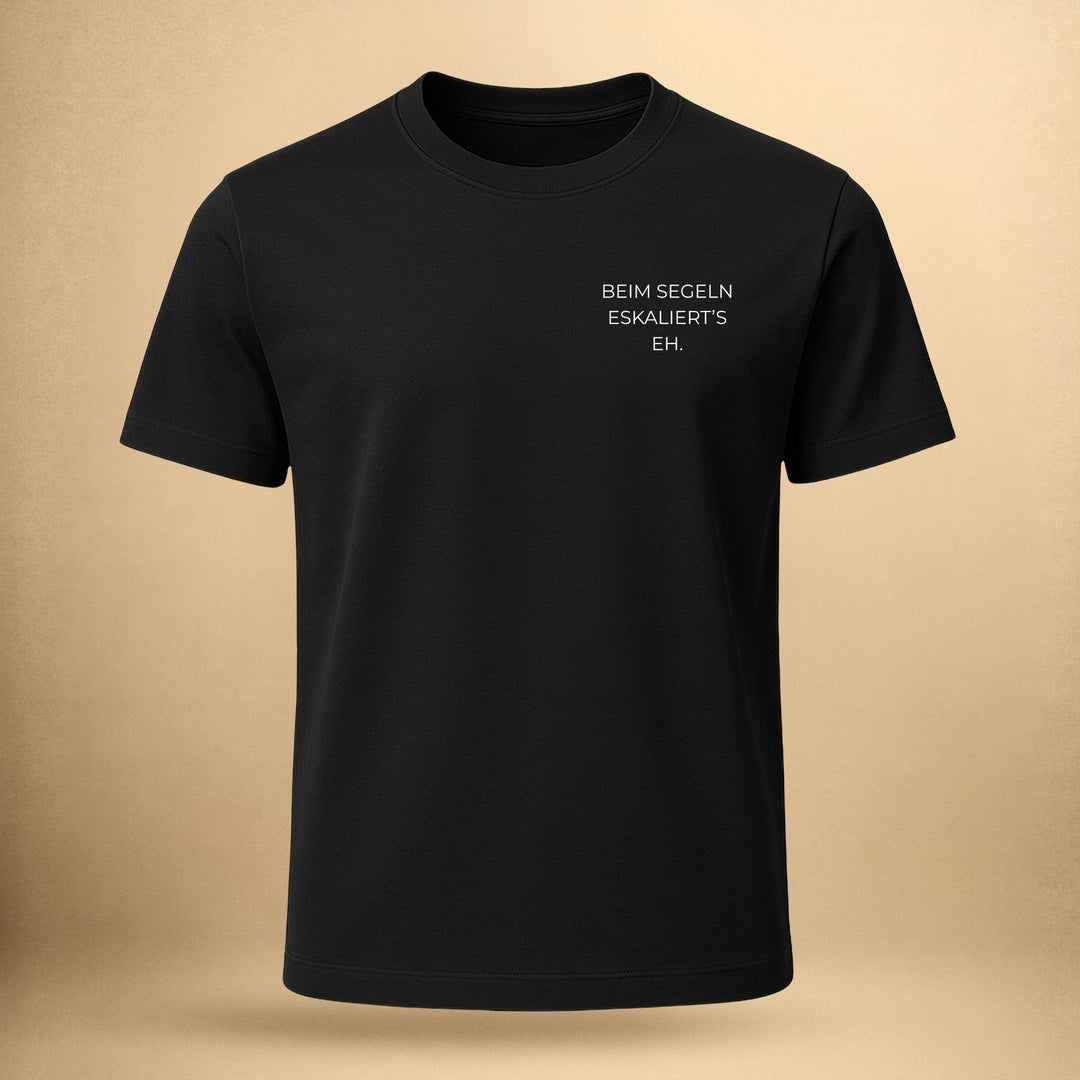 Beim Segeln eskaliert’s eh. - Unisex Premium Bio Shirt